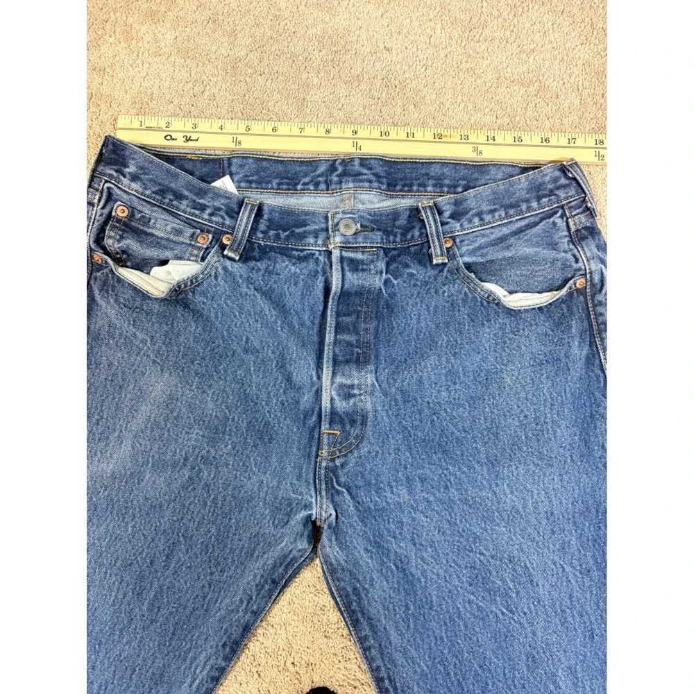 Levi's 501 Original Fit Jeans Medium Wash Button Fly Men's Size 36x30 Blue‎
